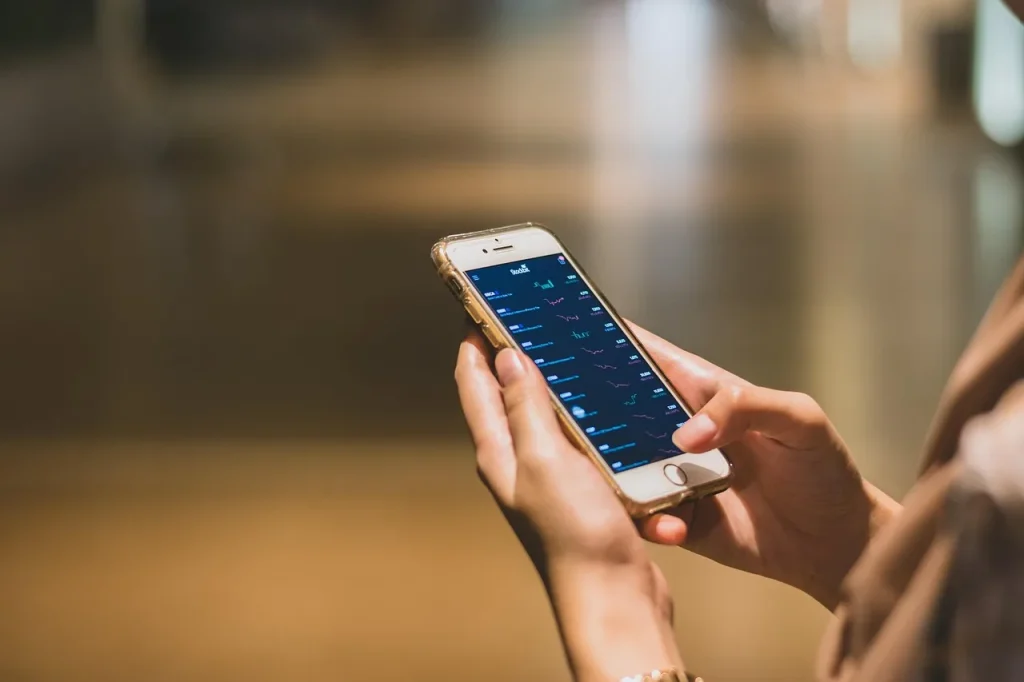 più app meno sportelli bancari