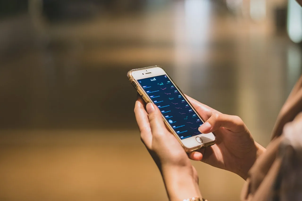 più app meno sportelli bancari
