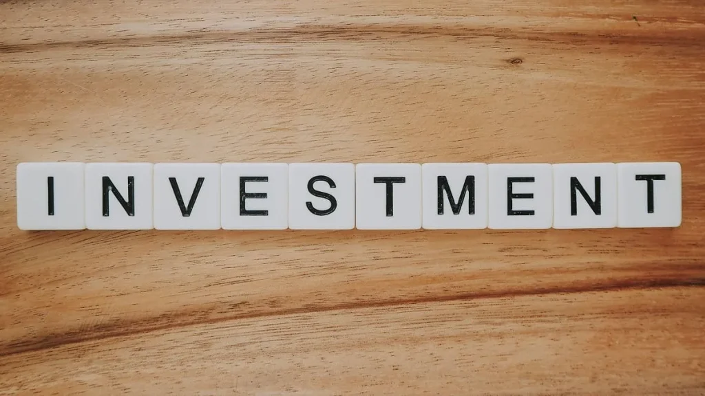 Il testo di investment con le lettere dello Scarabeo