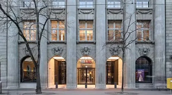 UBS: l'utile trimestrale raddoppia, outlook positivo