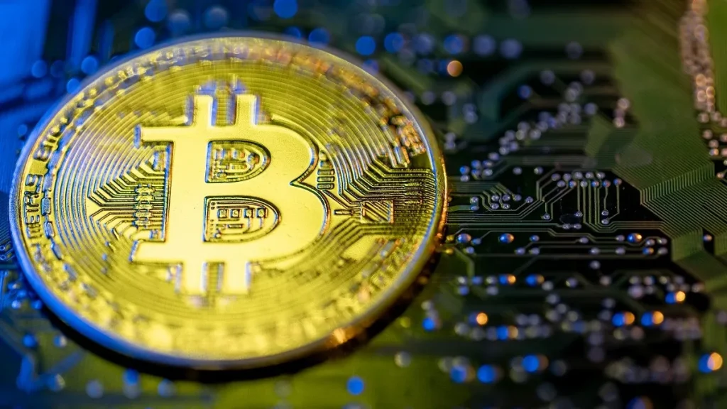 Un token Bitcoin su un circuito stampato