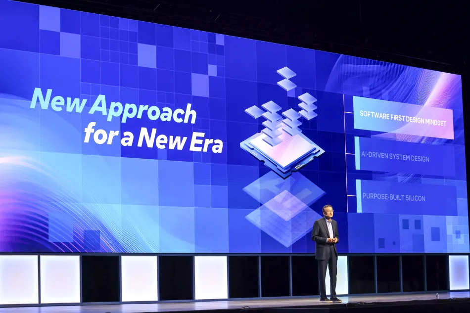 Lip-Bu Tan sul palco dell'Intel-Vision-2025-Keynote-3 - By Intel Corporate