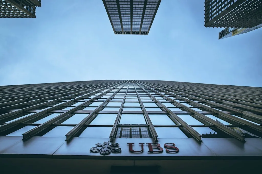 Azioni UBS: investitore vende 16 mln di azioni, cosa fare in Borsa?