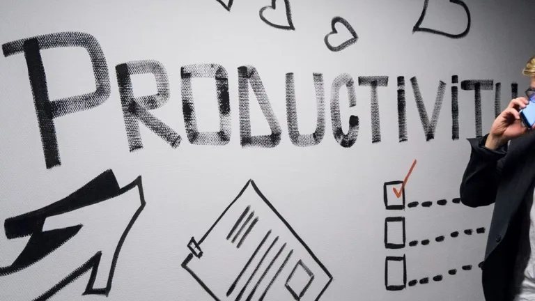 La parete di un'azienda con la decorazione produttività