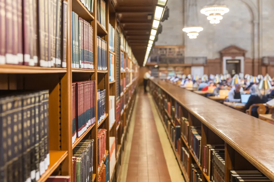 Interno di una biblioteca