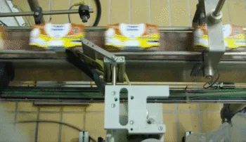 Un frammento, tratto da un video, della catena di produzione di prodotti Newprinces