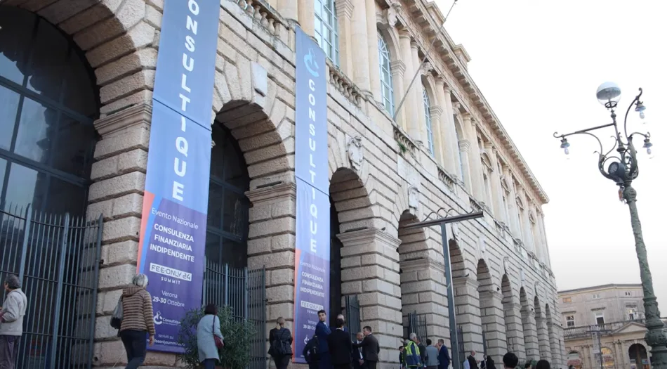 L'esterno del Palazzo della Gran Guardia a Verona, dove si tiene il Fee-Only Summit