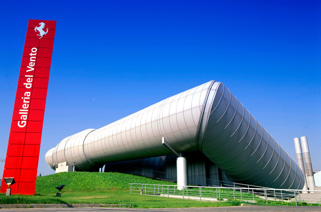 L'edificio in cui ha sede la galleria del vento di Ferrari