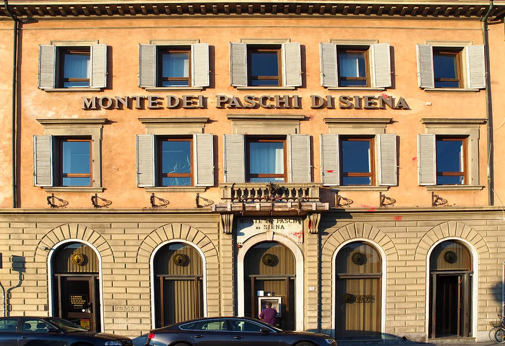 La sede di Banca MPS a Pisa. Foto di Petar Milosevic da Wikimedia Commons
