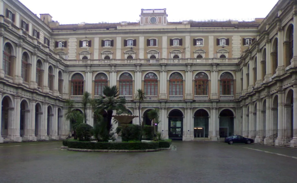 Il cortile interno del Ministero dell'Economia , in via XX settembre a Roma