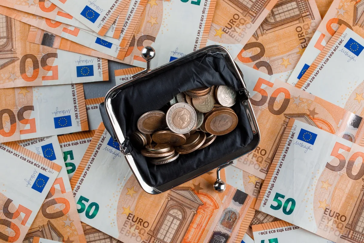 portamonete con la pensione di ottobre 2025