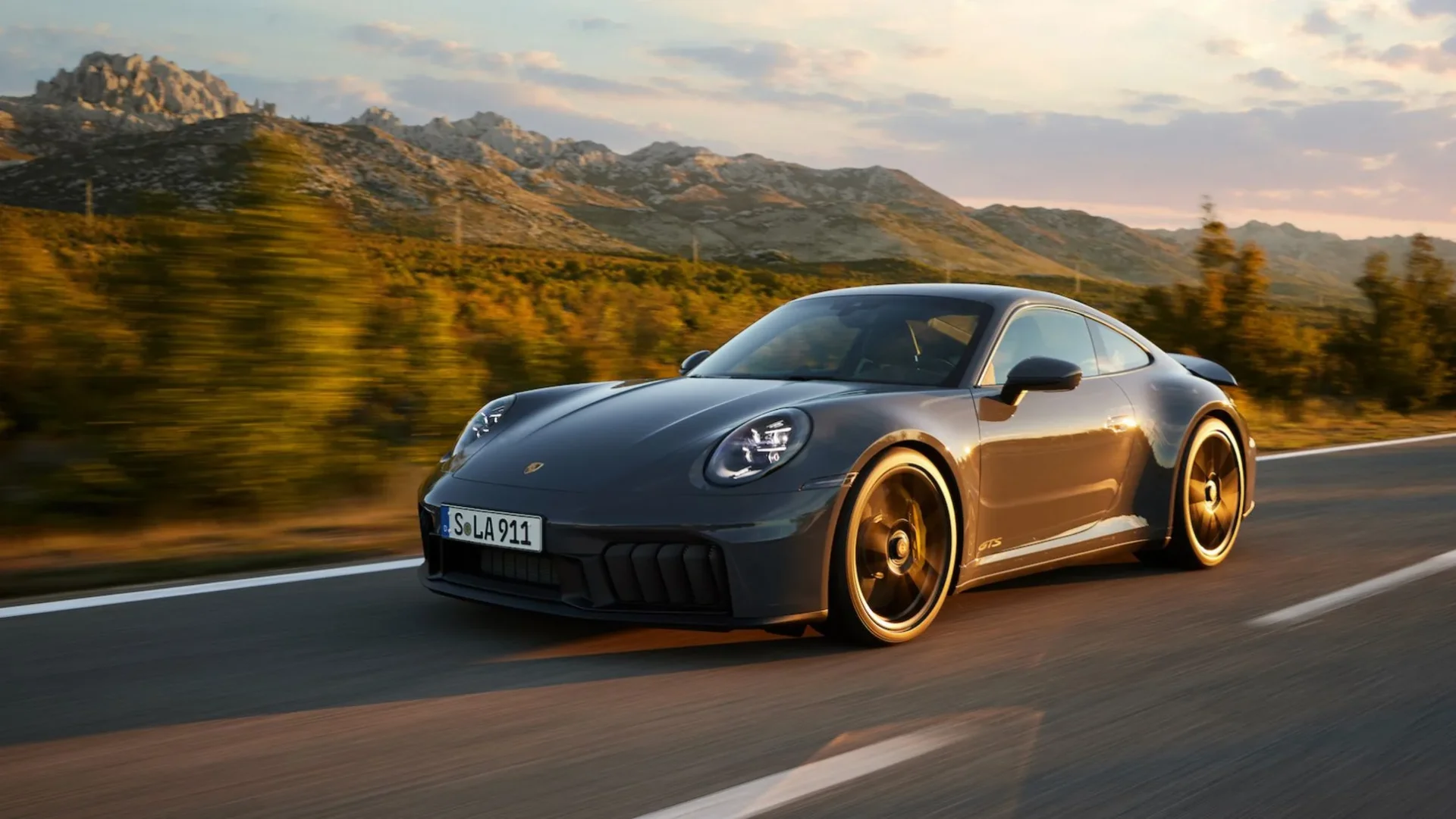 Porsche crolla dopo taglio guidance, cosa fare con le azioni?