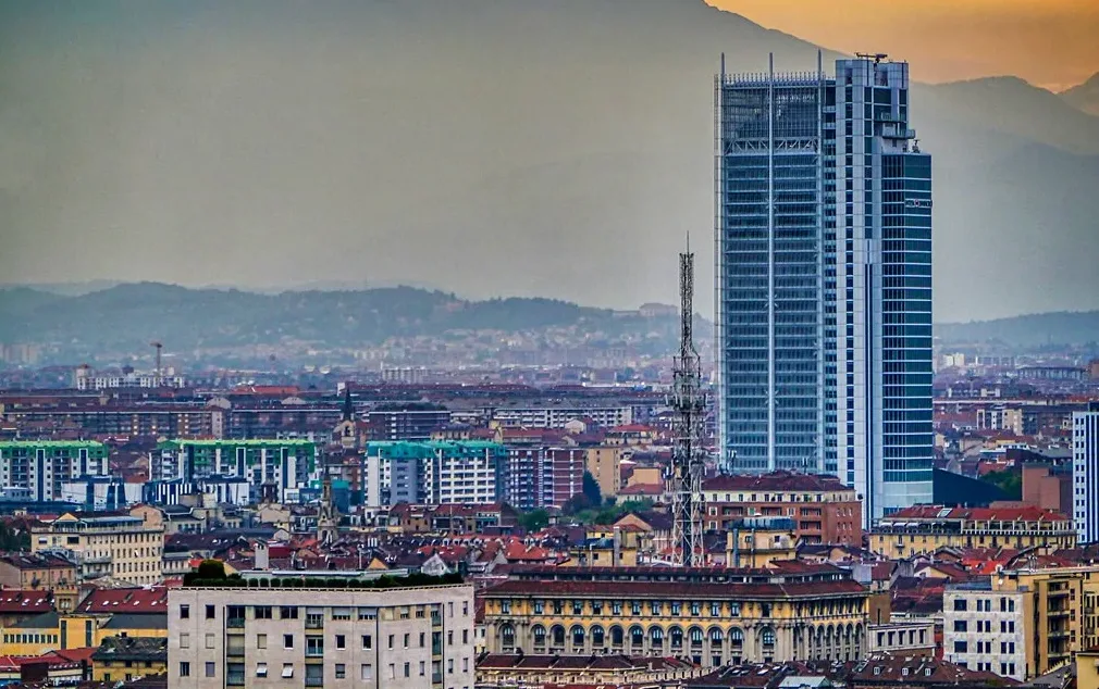 Il grattacielo di Ca' de Sass, la sede di Intesa Sanpaolo a Torino