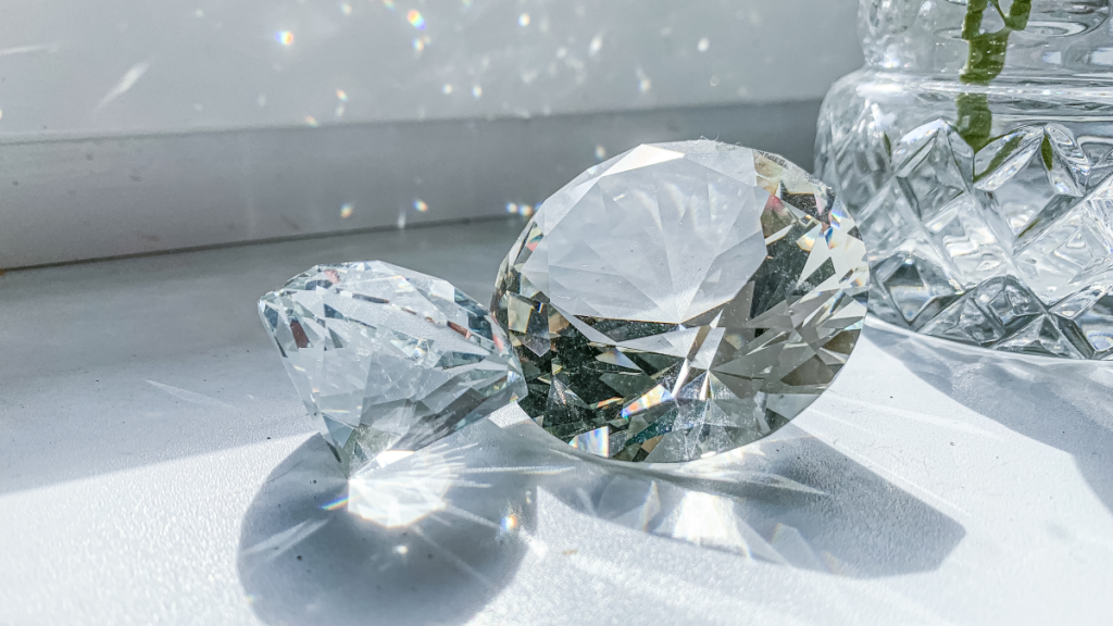 Due diamanti di dimensioni differenti