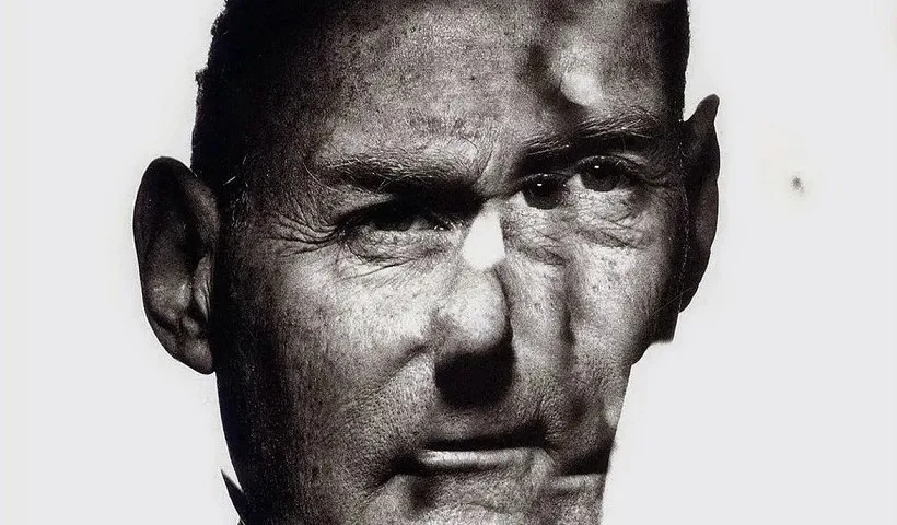 L'autoritratto Irving Penn: In a Cracked Mirror