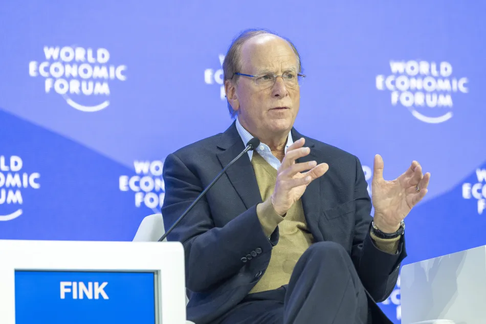 Larry Fink, amministratore delegato di BlackRock, sul palco di Davos