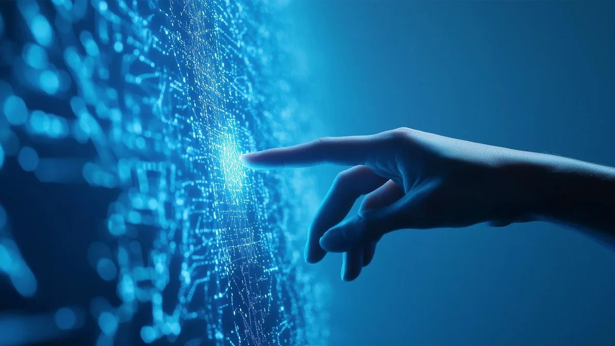 Una mano preme un pulsante che attiva una soluzione di intelligenza artificiale
