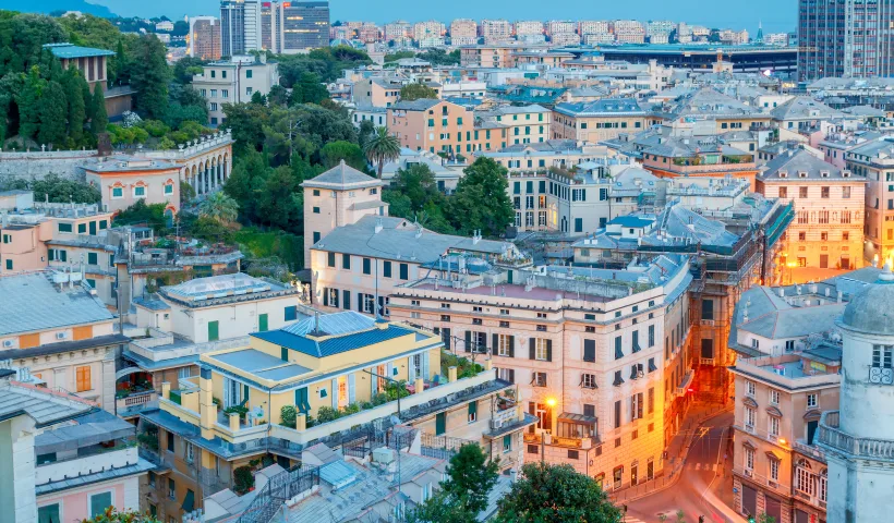 Una vista dall'alto della città di Genova