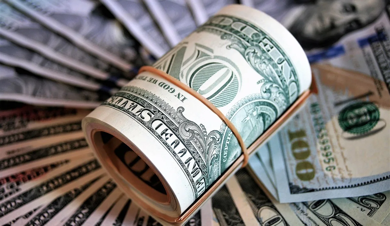 Dollaro Usa: peggiore andamento in oltre 20 anni, chi vince e chi perde