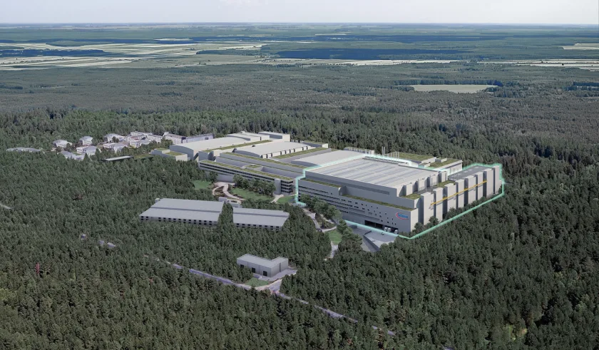 La sede di Infineon a Dresda, in Germania, circondata dalla foresta