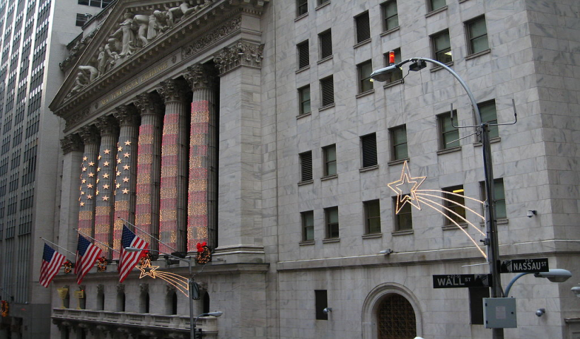 La Borsa di Wall Street, vista da un angolo della strada perpendicolare