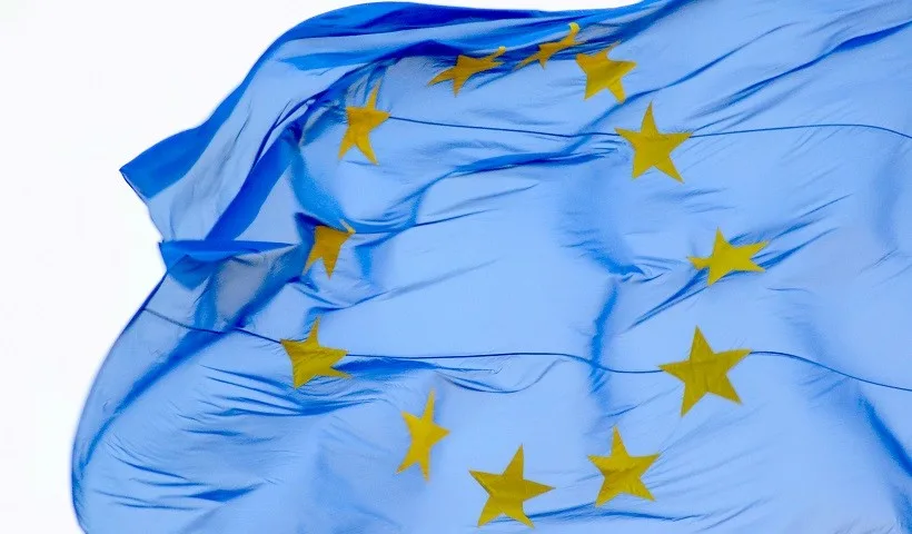 La bandiera dell'Unione europea che sventola