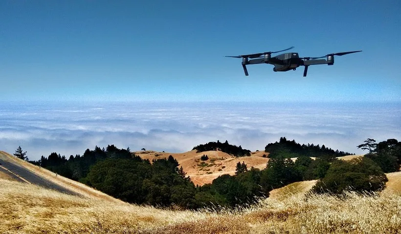 Un drone militare in volo