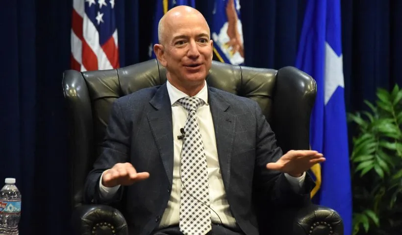 una foto di Jeff Bezos - diventato co-ceo di Project Prometheus