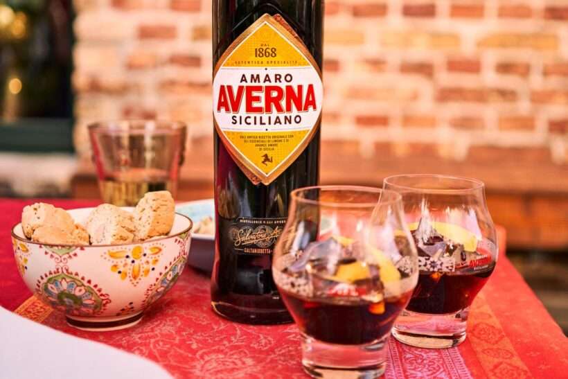 Bottiglia amaro Averna. Immagine presa dal sito Averna