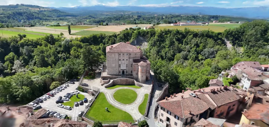 Il castello di Carrù, in provincia di Cuneo, costruzione dell'XI secolo, bene della bcc Alpi Marittime a disposizione della comunità
