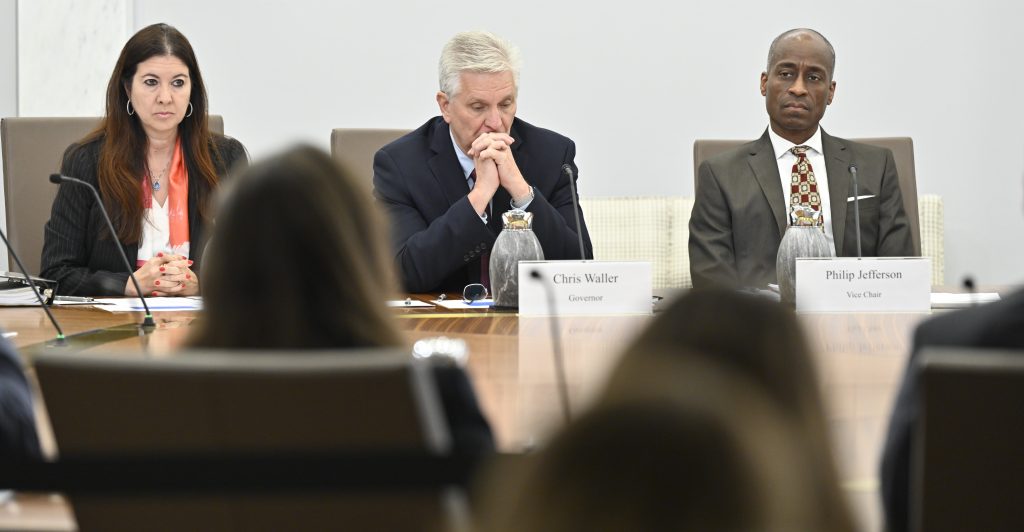 Banche centrali - Immagine del Board of Governors della Fed in una riunione