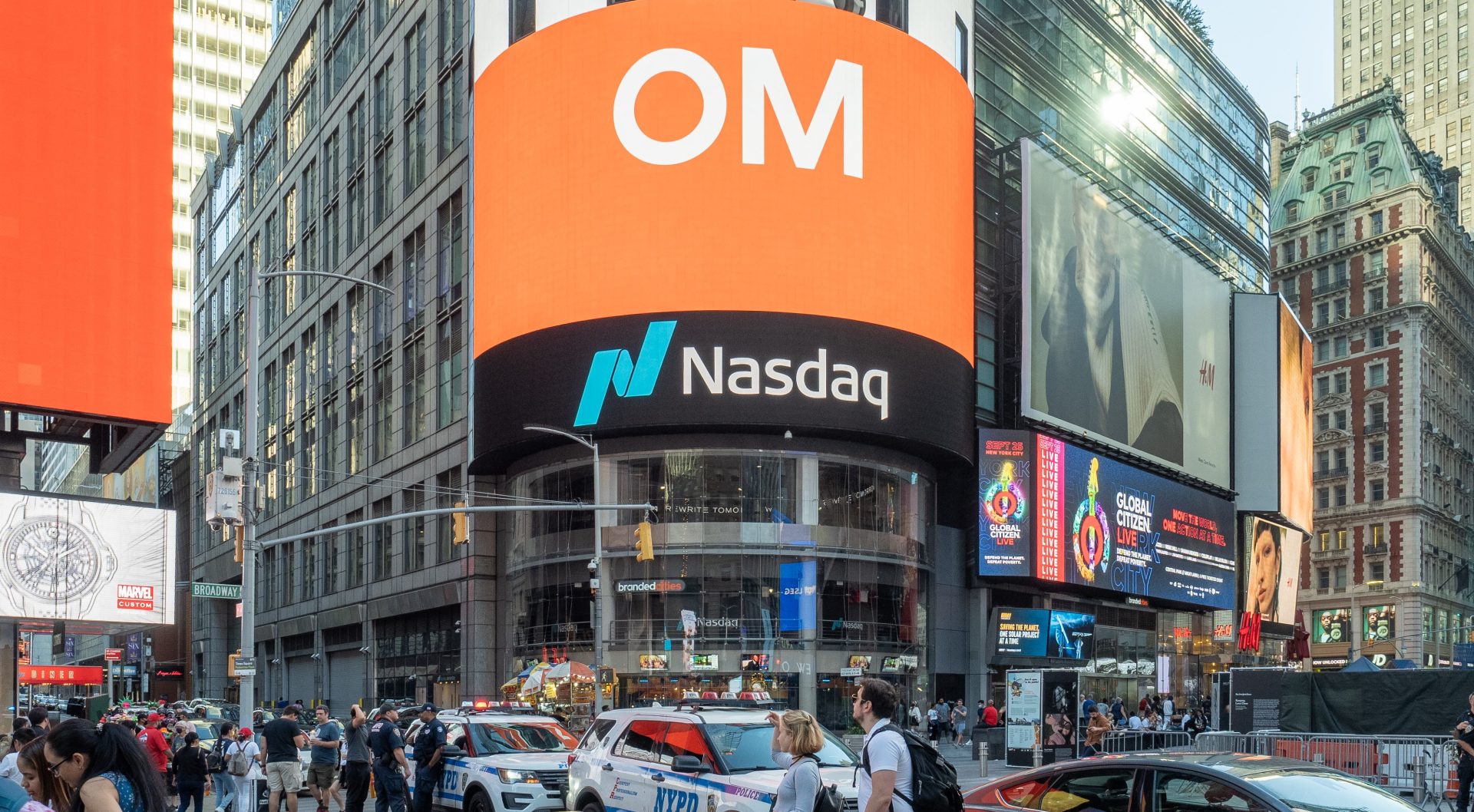 Immagine frontale della sede del Nasdaq