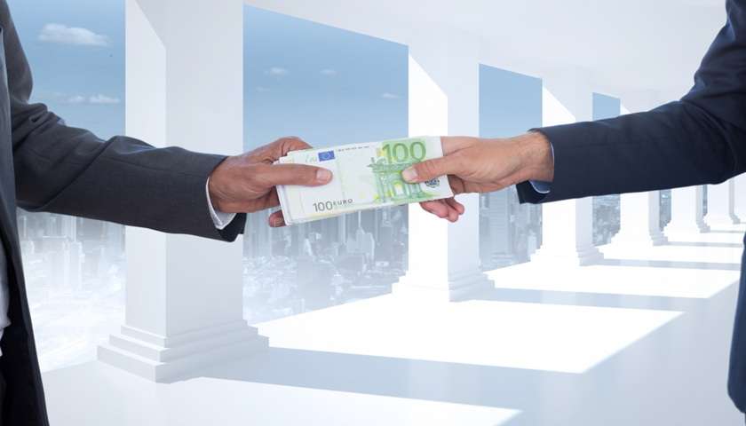 Conti deposito e scambio di banconote in euro.