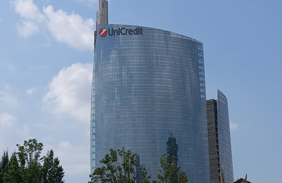 La torre Unicredit di Piazza Gae Aulenti a Milano, sede del gruppo Unicredit