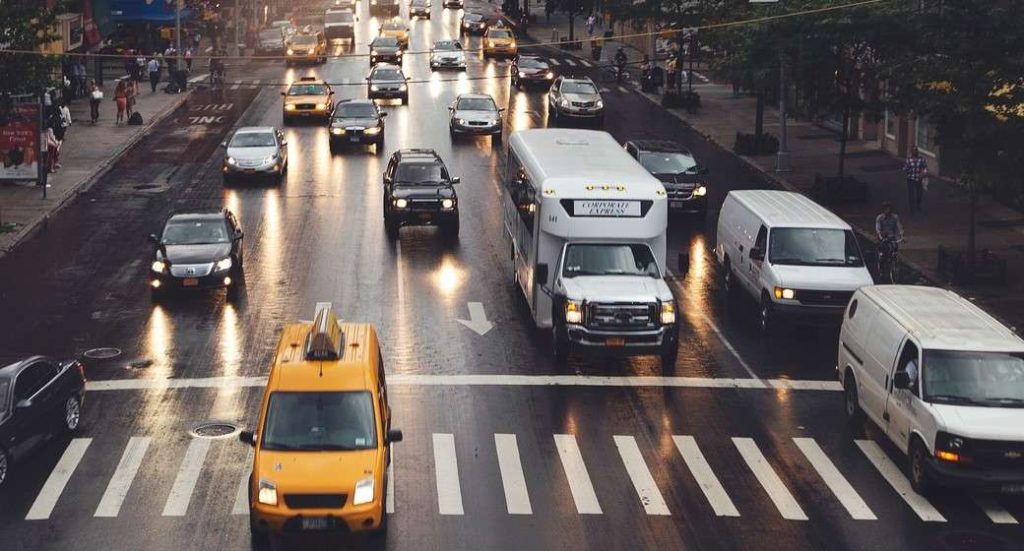 Immagine di auto nel traffico
