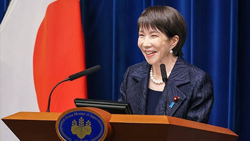 Yen - Immagine del primo ministro giapponese Sanae Takaichi in una conferenza stampa