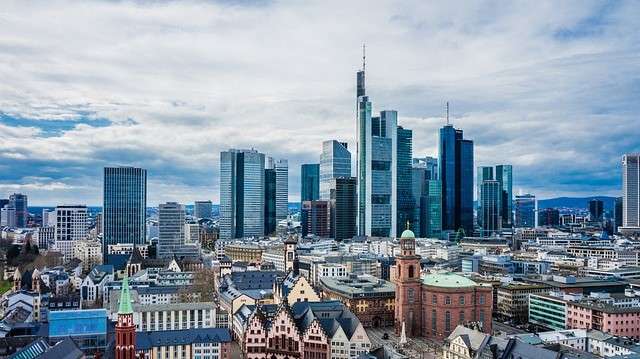 Europa paesi più ricchi - immagine di una panoramica della città di Francoforte