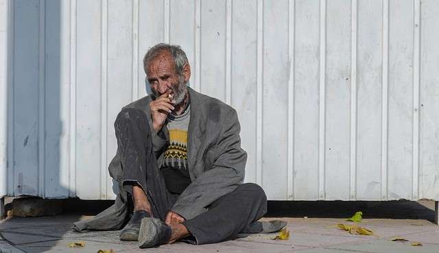 Paesi più poveri Asia - Immagine di un senzatetto iraniano