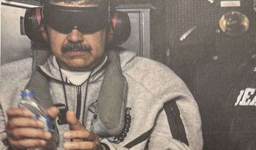 foto che ritrae Nicolas Maduro in manette