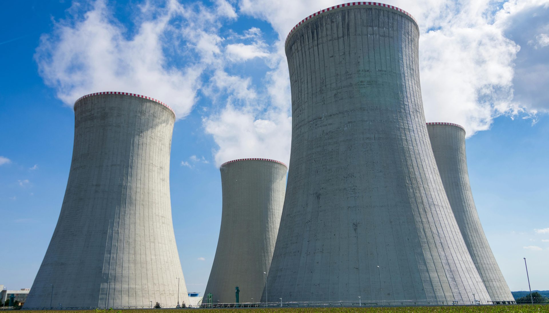 Energia nucleare - immagine di una centrale atomica