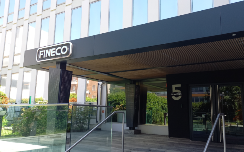 L'ingresso della sede milanese di Fineco