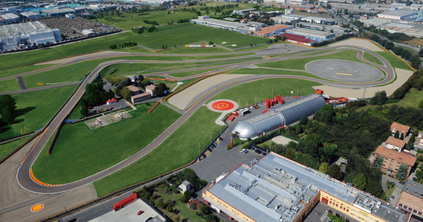 La pista di Fiorano, dove Ferrari testa le sue automobili, immersa nel verde della pianura modenese
