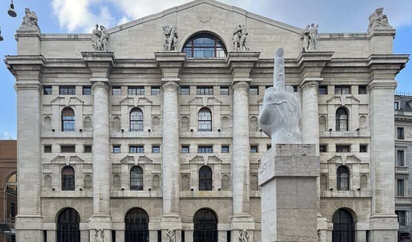 Palazzo Mezzanotte, Piazza Affari Milano