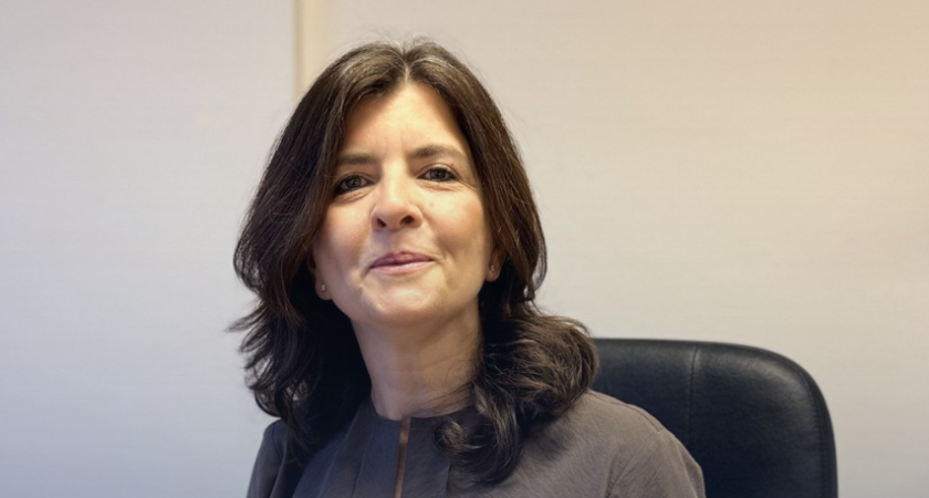 Tiziana Paduanelli, nuova direttrice generale di Anasf, in una fotografia professionale, seduta su una sedia da ufficio