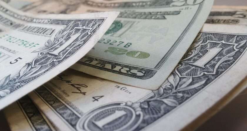 Dividendi - Immagine di dollari americani