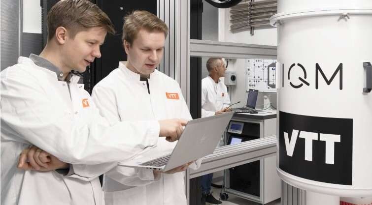 Immagine di personale al lavoro presso IQM Quantum Computers