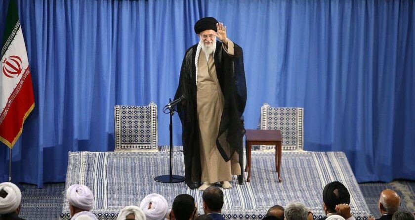 Foto dell'ex Ayatollah dell'Iran Ali Khamenei