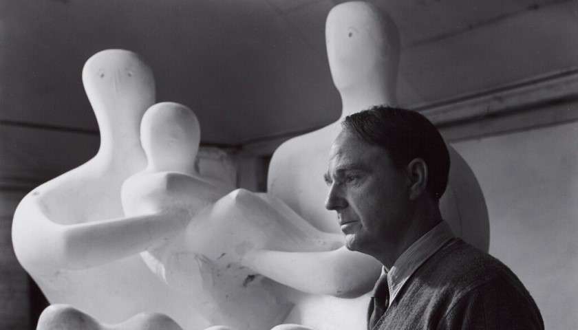 Henry Moore nel suo studio nel 1949