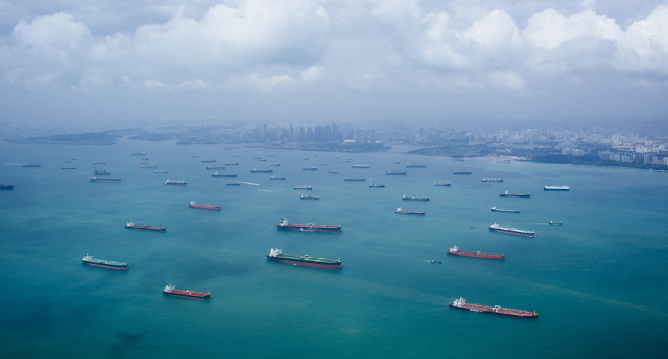 Petroliere all'ancora prima dell'ingresso nello stretto di Hormuz - By Mint_Images on Envato