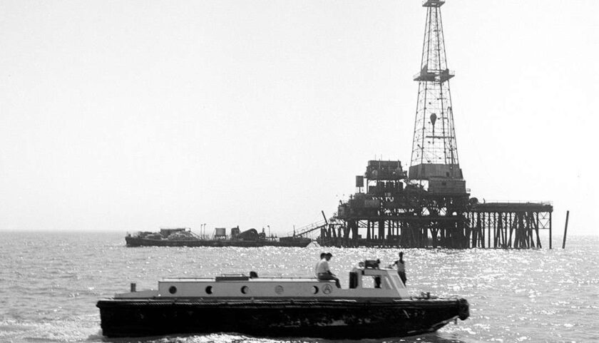 Petrolio - Immagine di una petroliera in mezzo al mare